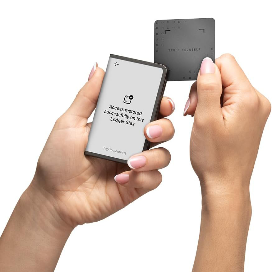 Криптогаманець Ledger Stax з чохлом Magnet Shell + Ledger Recovery Key 1шт 3 Криптогаманець Ledger Stax з чохлом Magnet Shell + Ledger Recovery Key 1шт 3